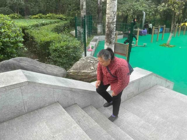 适老化方面这些做得还不错但还有改进空间不朽情缘华商报记者走访了12座城市公园(图4)