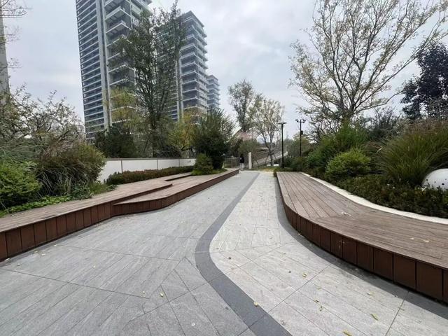 适老化方面这些做得还不错但还有改进空间不朽情缘华商报记者走访了12座城市公园(图16)