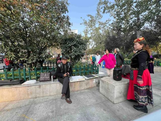 适老化方面这些做得还不错但还有改进空间不朽情缘华商报记者走访了12座城市公园(图21)