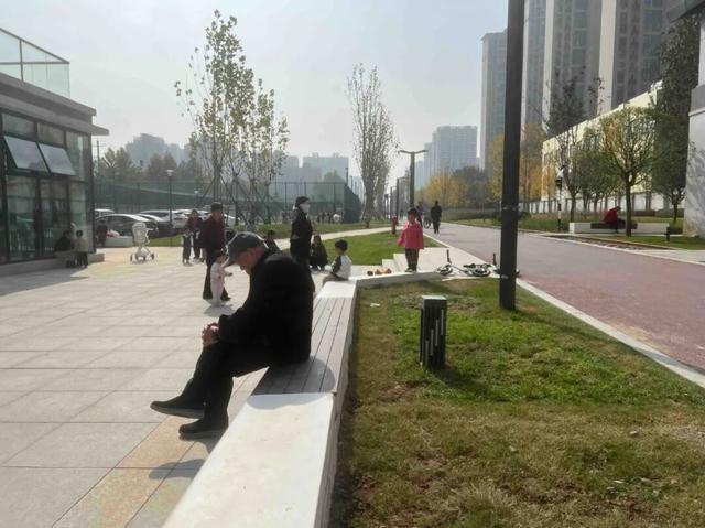 适老化方面这些做得还不错但还有改进空间不朽情缘华商报记者走访了12座城市公园(图20)