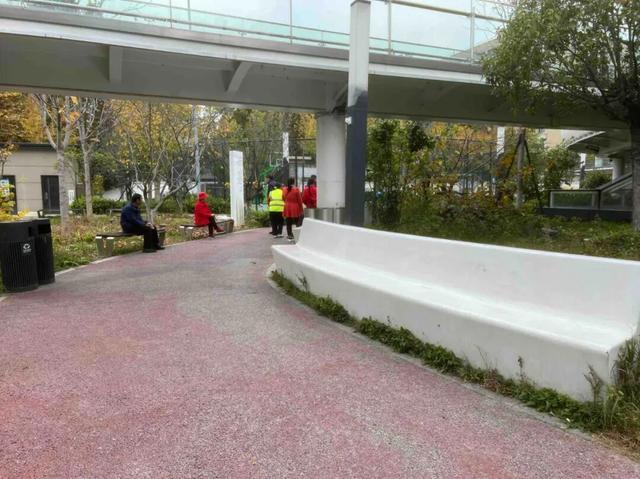 适老化方面这些做得还不错但还有改进空间不朽情缘华商报记者走访了12座城市公园(图22)